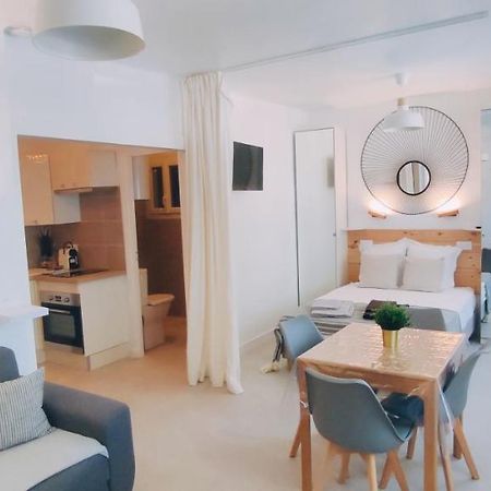 Le Studio Des Tours - Parking Apartment Arles Bagian luar foto