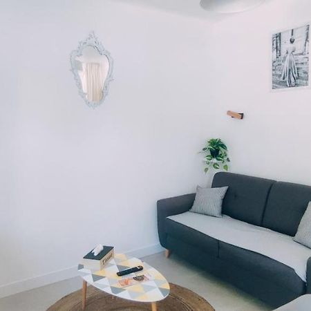 Le Studio Des Tours - Parking Apartment Arles Bagian luar foto