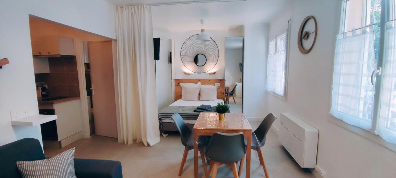Le Studio Des Tours - Parking Apartment Arles Bagian luar foto
