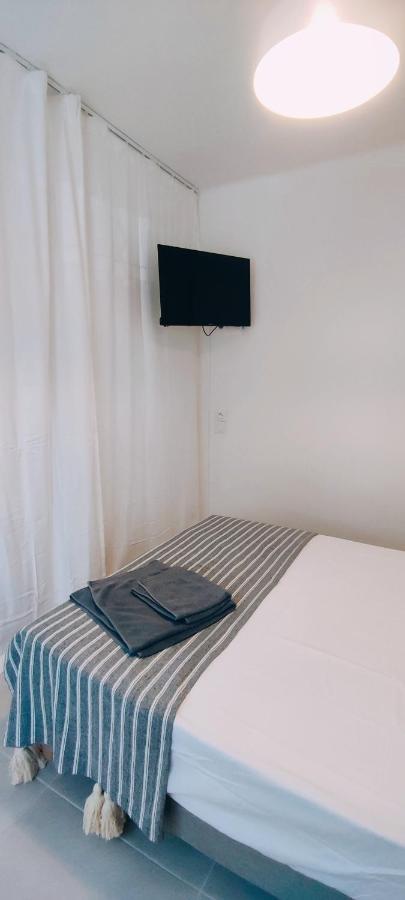 Le Studio Des Tours - Parking Apartment Arles Bagian luar foto