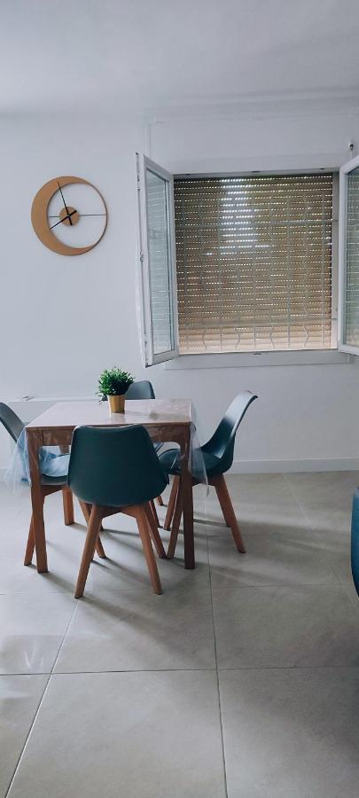 Le Studio Des Tours - Parking Apartment Arles Bagian luar foto
