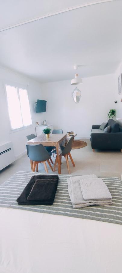 Le Studio Des Tours - Parking Apartment Arles Bagian luar foto