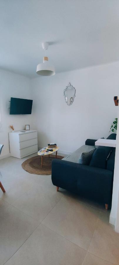Le Studio Des Tours - Parking Apartment Arles Bagian luar foto