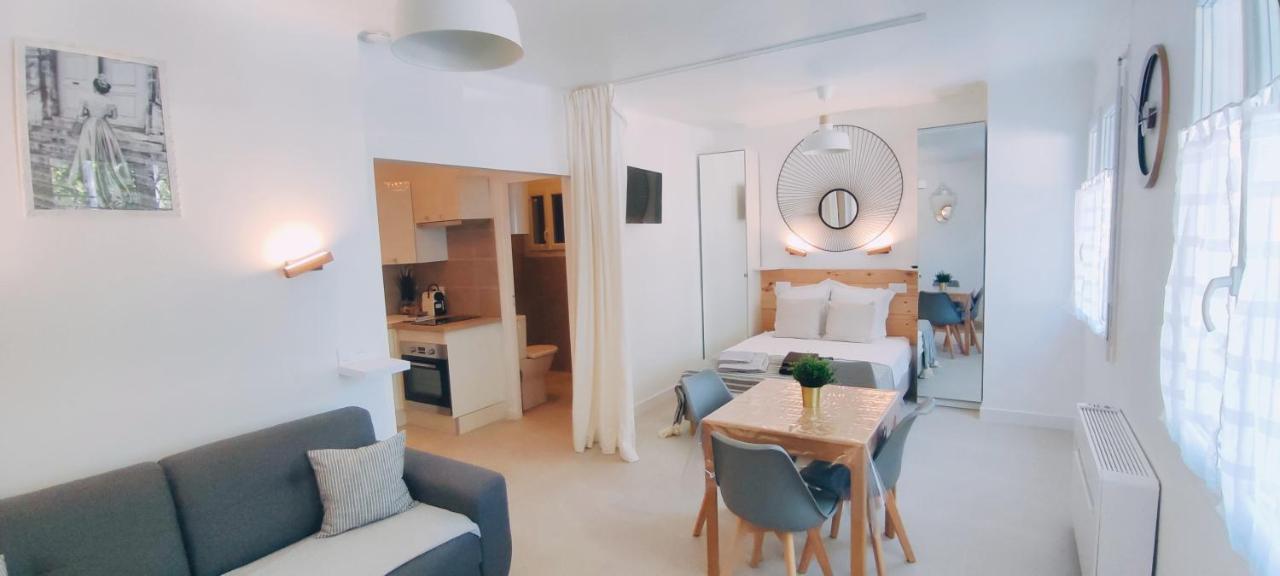 Le Studio Des Tours - Parking Apartment Arles Bagian luar foto