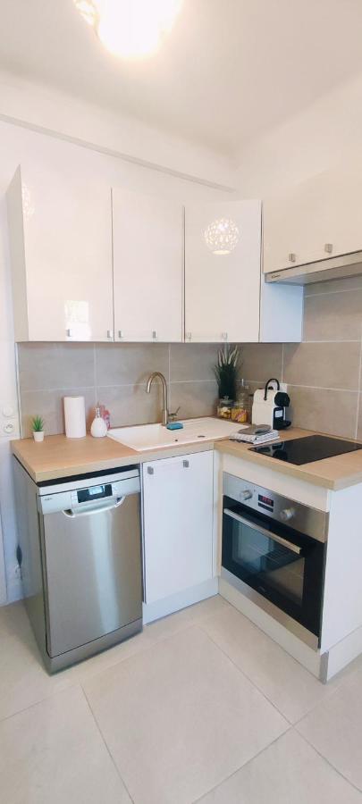 Le Studio Des Tours - Parking Apartment Arles Bagian luar foto