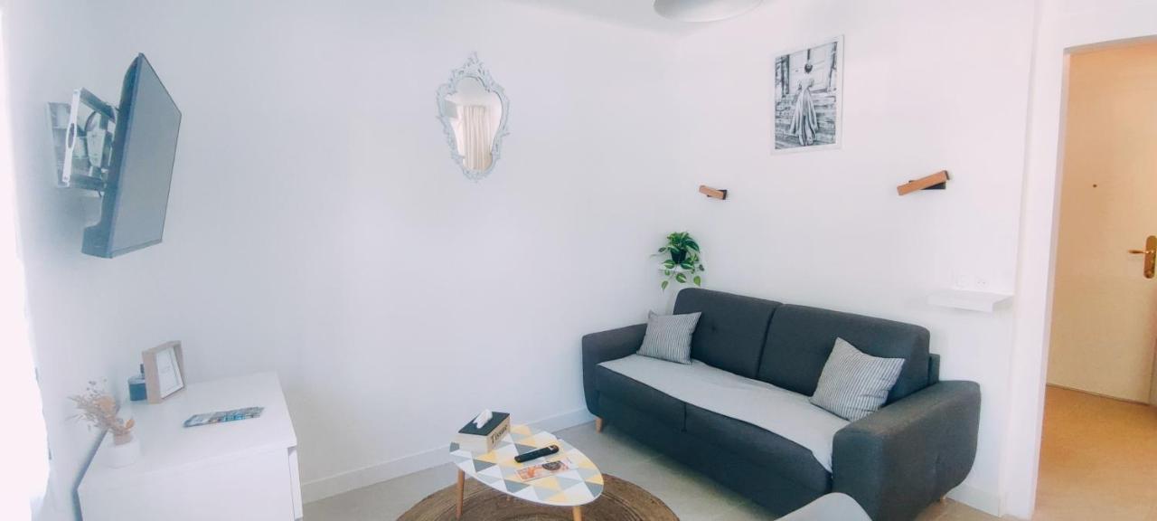 Le Studio Des Tours - Parking Apartment Arles Bagian luar foto